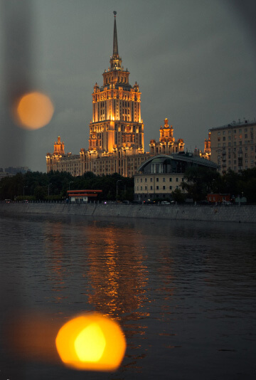 смотровые фонари блестящие Москва-сити