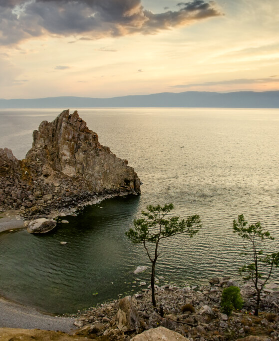 каменный мыс на озере